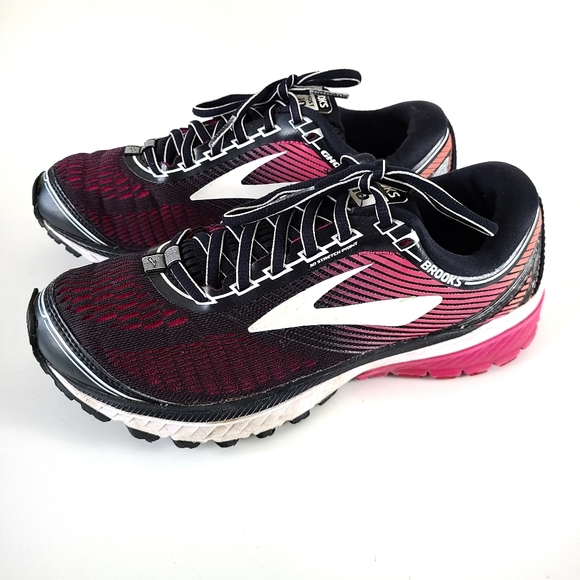 brooks ghost 10 tennis shoes